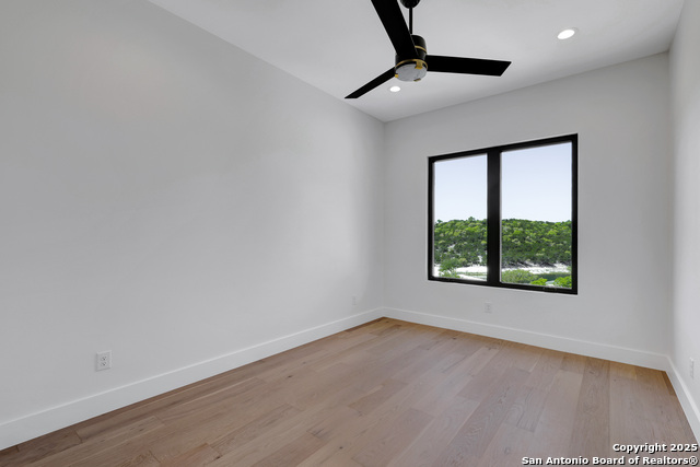 Listing photo id 47 for 290 Preston Trl