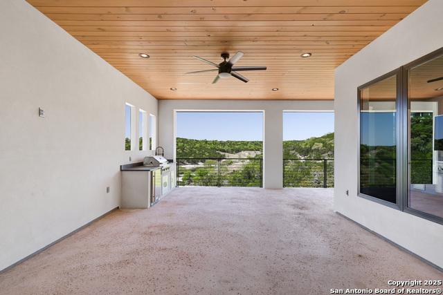 Listing photo id 54 for 290 Preston Trl