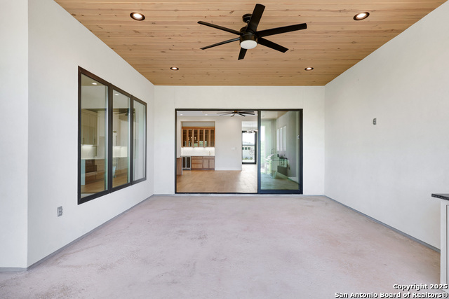 Listing photo id 55 for 290 Preston Trl