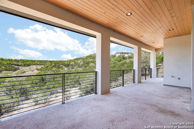 Listing photo id 57 for 290 Preston Trl