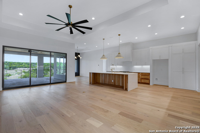 Listing photo id 6 for 290 Preston Trl