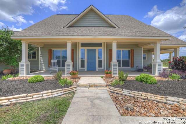 Details for 2048 Martindale E, Seguin, TX 78155