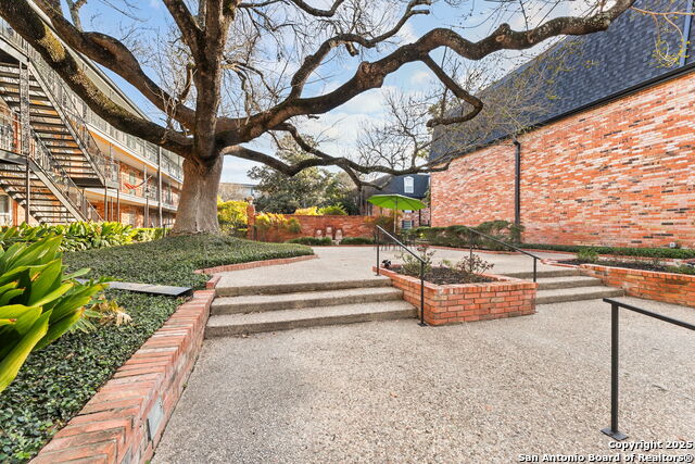 Image 16 of 27 For 8401 New Braunfels  303a
