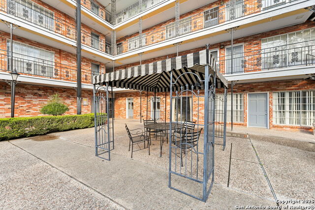 Image 17 of 27 For 8401 New Braunfels  303a