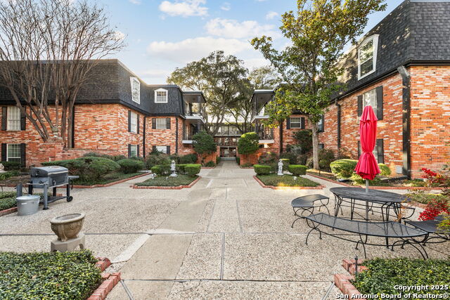 Image 20 of 27 For 8401 New Braunfels  303a