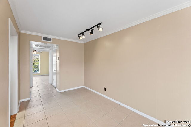 Image 6 of 27 For 8401 New Braunfels  303a