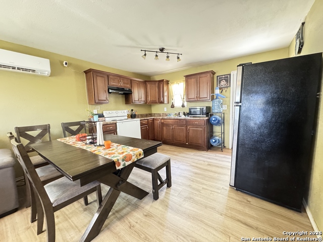 Listing photo id 8 for 4482 Mountain Pass