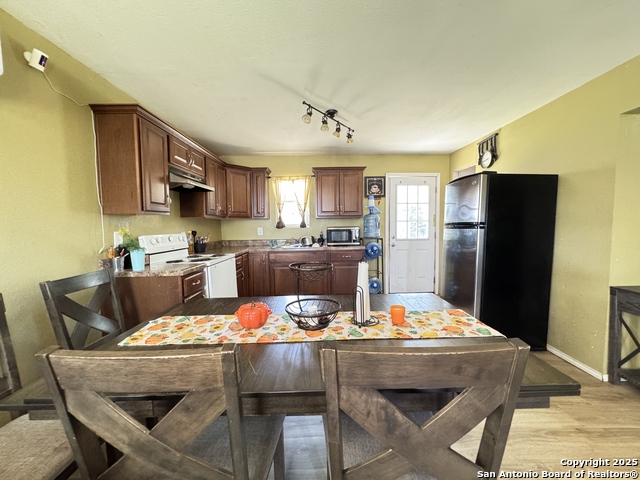Listing photo id 7 for 4482 Mountain Pass