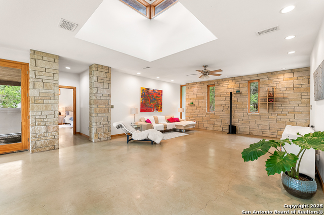 Image 3 of 50 For 317 Saddle Mountain