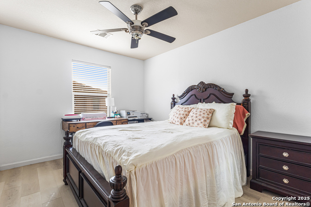 Listing photo id 13 for 2642 Grayson