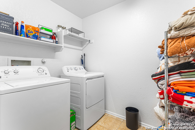 Listing photo id 16 for 2642 Grayson