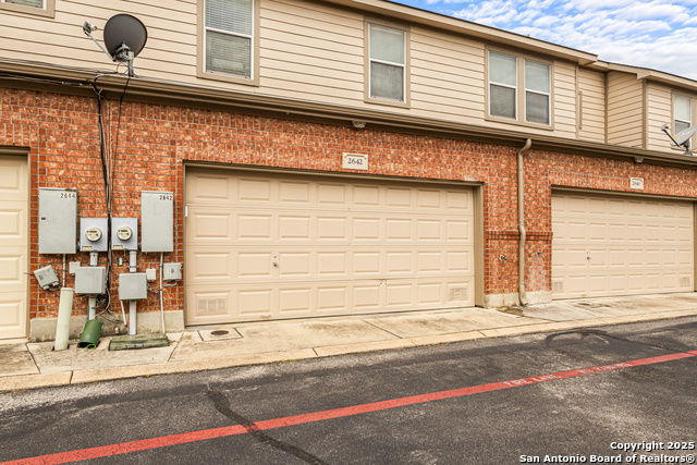 Listing photo id 17 for 2642 Grayson