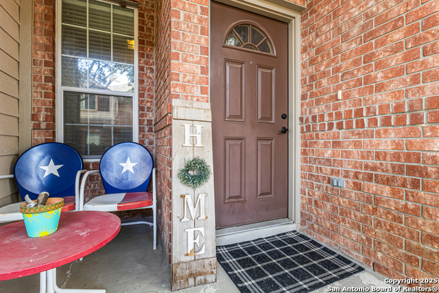 Listing photo id 0 for 2642 Grayson