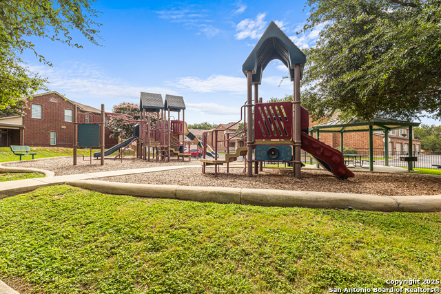 Listing photo id 19 for 2642 Grayson