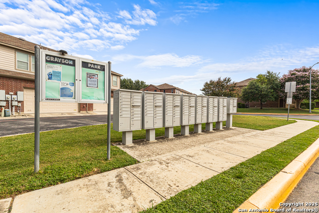 Listing photo id 20 for 2642 Grayson