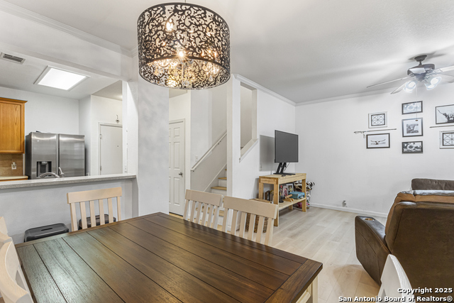 Listing photo id 3 for 2642 Grayson