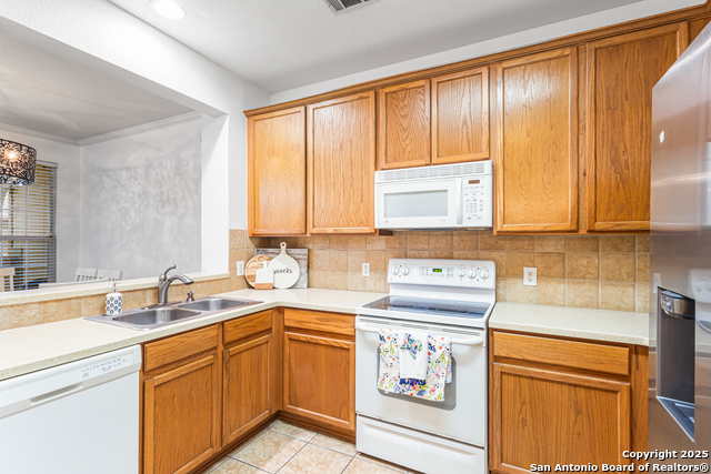 Listing photo id 4 for 2642 Grayson