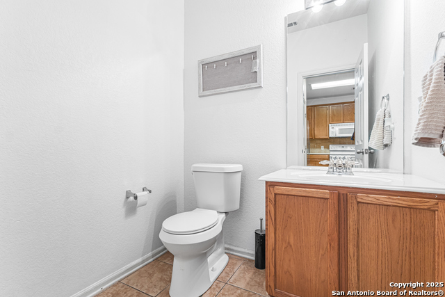 Listing photo id 6 for 2642 Grayson