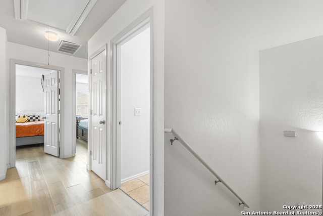 Listing photo id 7 for 2642 Grayson