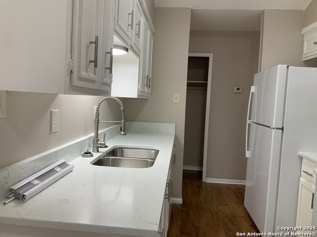 Image 8 of 13 For 4423 Hickory Hill