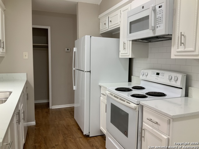 Image 9 of 13 For 4423 Hickory Hill