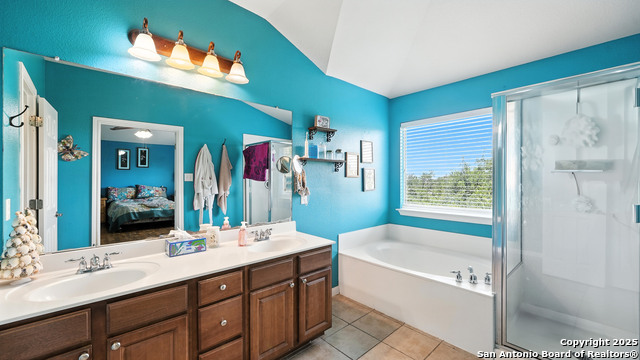 Image 22 of 30 For 25615 Coral Vine