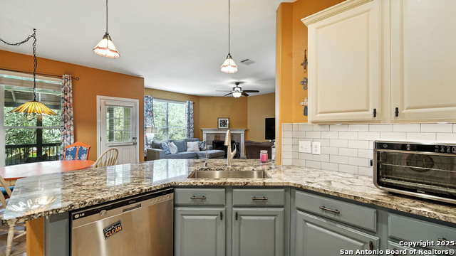 Image 7 of 30 For 25615 Coral Vine