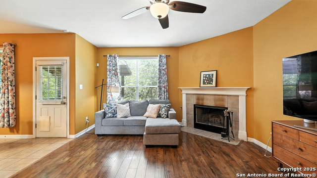 Image 9 of 30 For 25615 Coral Vine