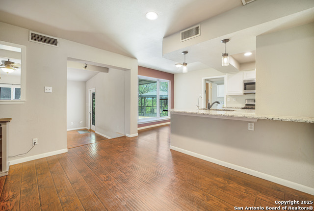 Image 10 of 37 For 749 Summerwood
