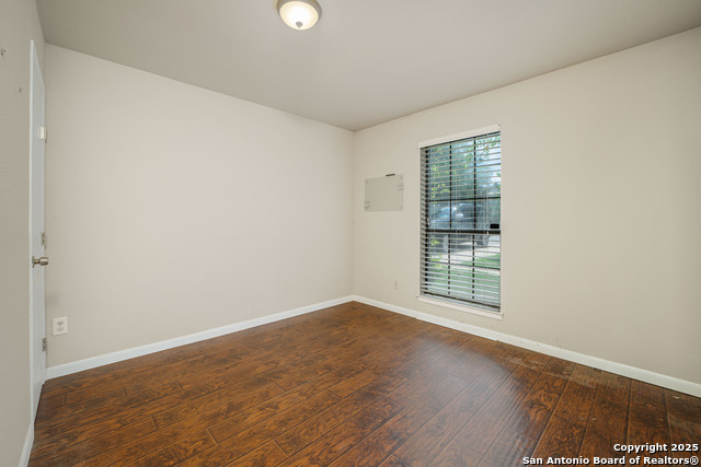 Image 15 of 37 For 749 Summerwood