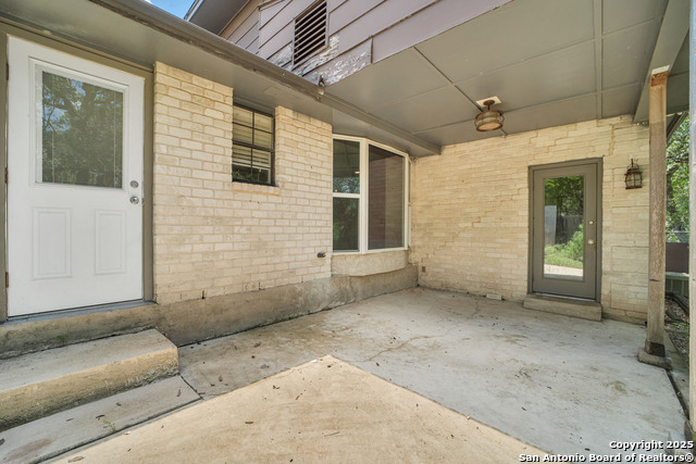 Image 29 of 37 For 749 Summerwood