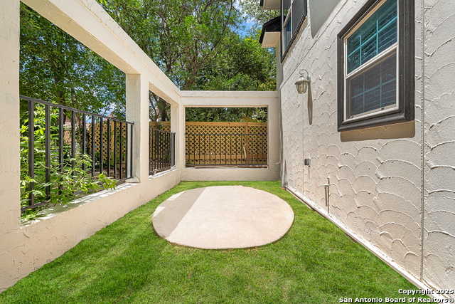 Image 4 of 32 For 9130 Windgarden Cir