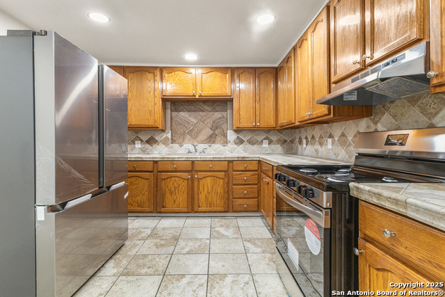 Listing photo id 8 for 1906 Montezuma