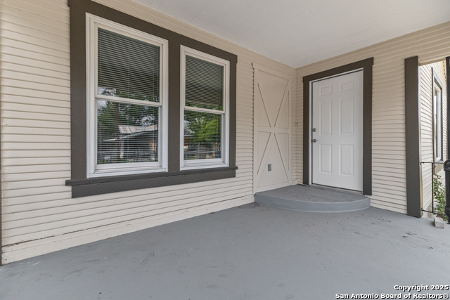 Listing photo id 2 for 1906 Montezuma