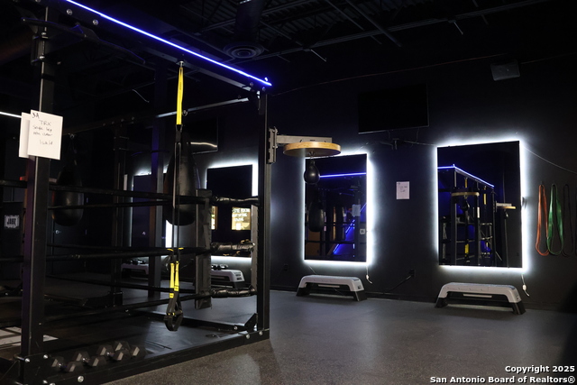 Listing photo id 0 for 12611 Interstate 10  Suite 105