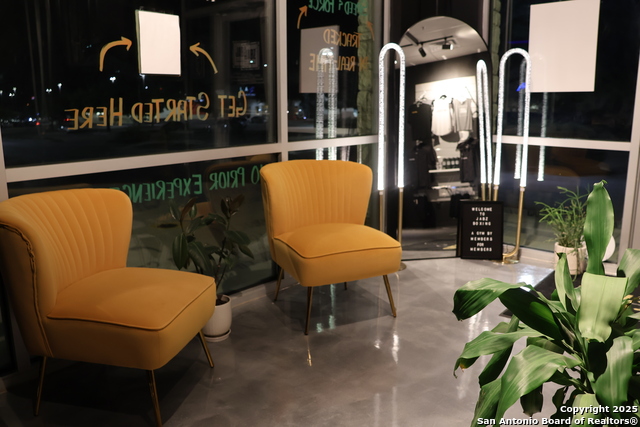 Listing photo id 1 for 12611 Interstate 10  Suite 105