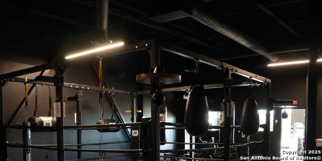 Listing photo id 2 for 12611 Interstate 10  Suite 105