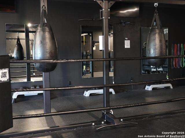 Listing photo id 4 for 12611 Interstate 10  Suite 105