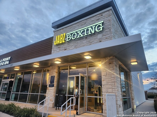 Listing photo id 7 for 12611 Interstate 10  Suite 105