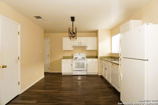 Listing photo id 8 for 9739 Crescent Moon