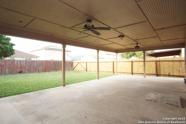 Listing photo id 23 for 9739 Crescent Moon
