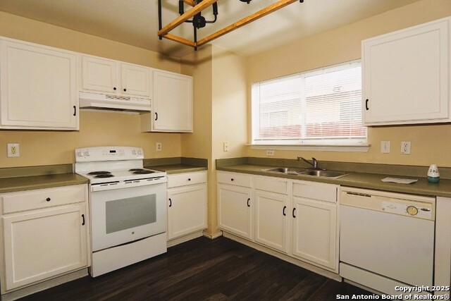 Listing photo id 5 for 9739 Crescent Moon