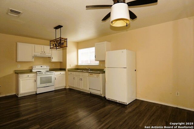 Listing photo id 6 for 9739 Crescent Moon