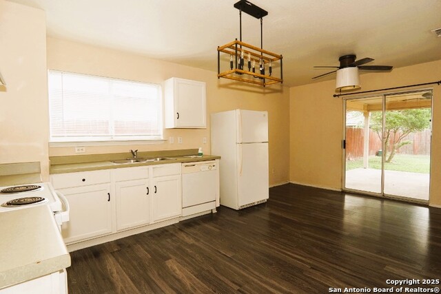 Listing photo id 7 for 9739 Crescent Moon