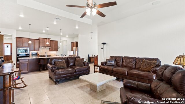 Image 10 of 33 For 425 Foxbrook