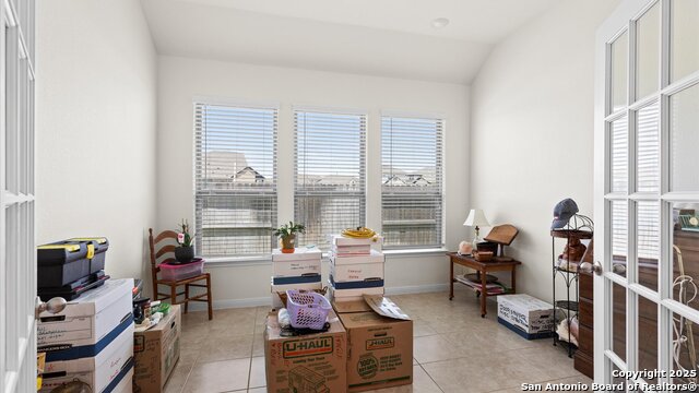 Image 16 of 33 For 425 Foxbrook