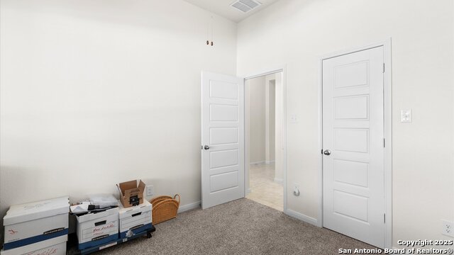 Image 18 of 33 For 425 Foxbrook