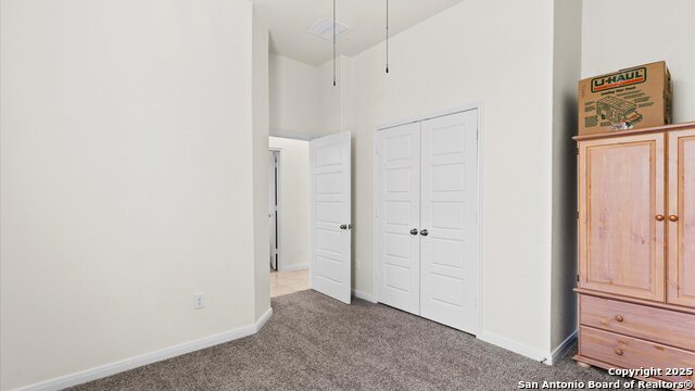 Image 23 of 33 For 425 Foxbrook