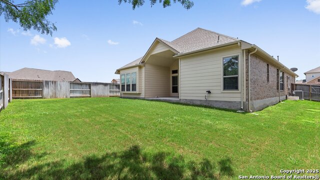 Image 29 of 33 For 425 Foxbrook