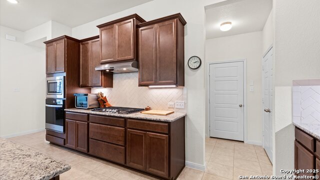 Image 8 of 33 For 425 Foxbrook